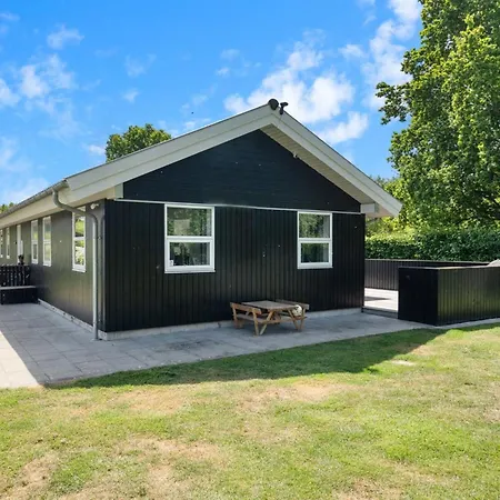 Merrit - 280m From The Sea By Interhome Humble