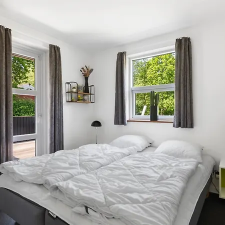 Merrit - 280m From The Sea By Interhome * Humble